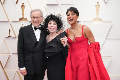 "West Side Story" director Steven Spielberg with Rita Moreno and Ariana DeBose. (KEVIN MAZUR VIA GETTY IMAGES)