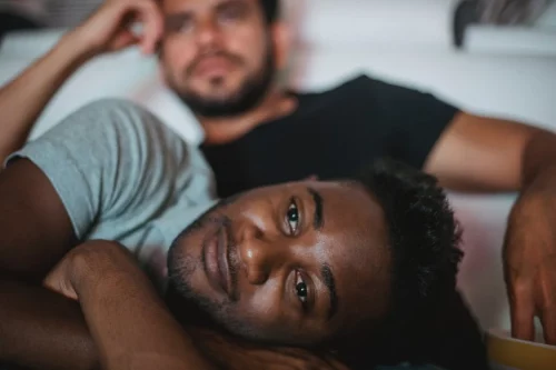 An interracial couple relaxes (Ketut Subiyanto/Pexels)