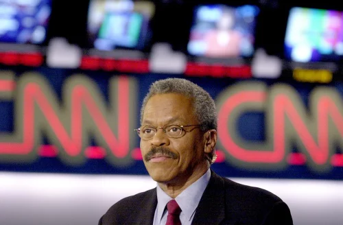 CNN anchor Bernard Shaw in Atlanta on Nov. 10, 2000. (Erik S. Lesser / Liaison via Getty Images file)