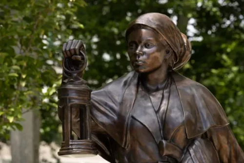 Tubman holds a lantern in the new statue at CIA headquarters. (CIA)