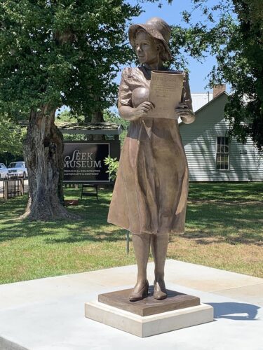 Like many Black women in journalism, Alice Allison Dunnigan is unknown to many. Yet this statue in Washington, DC honors her. (Wikimedia Commons)