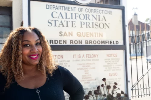 PORTRAIT_08052023_LB_Incarceration-Naimah_5-scaled Portrait of Naimah McDaniel in front of San Quentin State Prison. (The Observer)