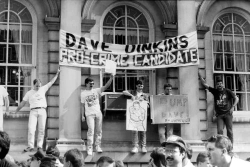 04big-articleLarge In September 1992, thousands of off-duty police officers descended on City Hall to protest reforms proposed by Mayor David N. Dinkins, the city’s first Black mayor. (Keith Meyers/The New York Times)