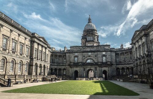 Old_College,_Edinburgh_University The old colledge of the university (
Chrysi Chrysochou, CC BY-SA 3.0, via Wikimedia Commons)