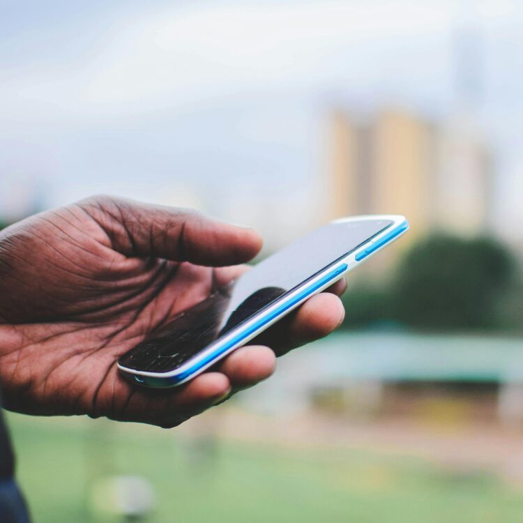Person Holding Blue Smartphone (Mwabonje Ringa)