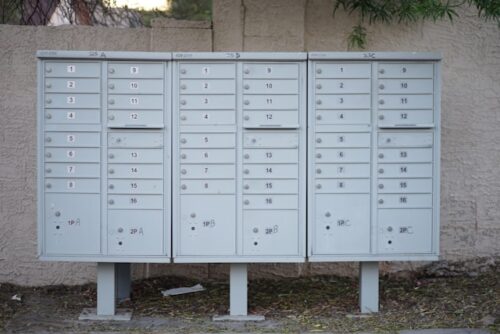 denisse-leon-MiOqjn5jEGg-unsplash Mailbox cluster